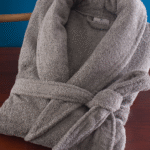 Μπουρνούζι-ξενοδοχείου-γκρι-εικόνα-προιόντος