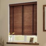 ξύλινα-στόρια-σε-παράθυρο