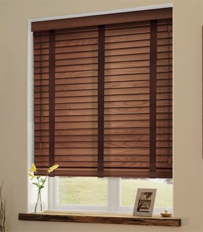 ξύλινα-στόρια-σε-παράθυρο