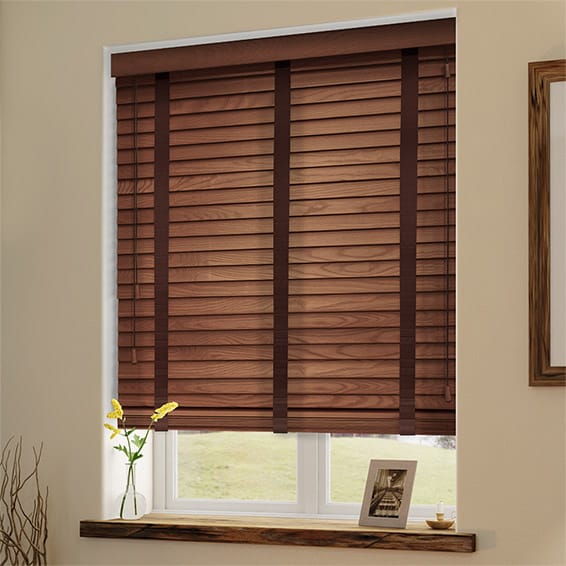 ξύλινα-στόρια-σε-παράθυρο