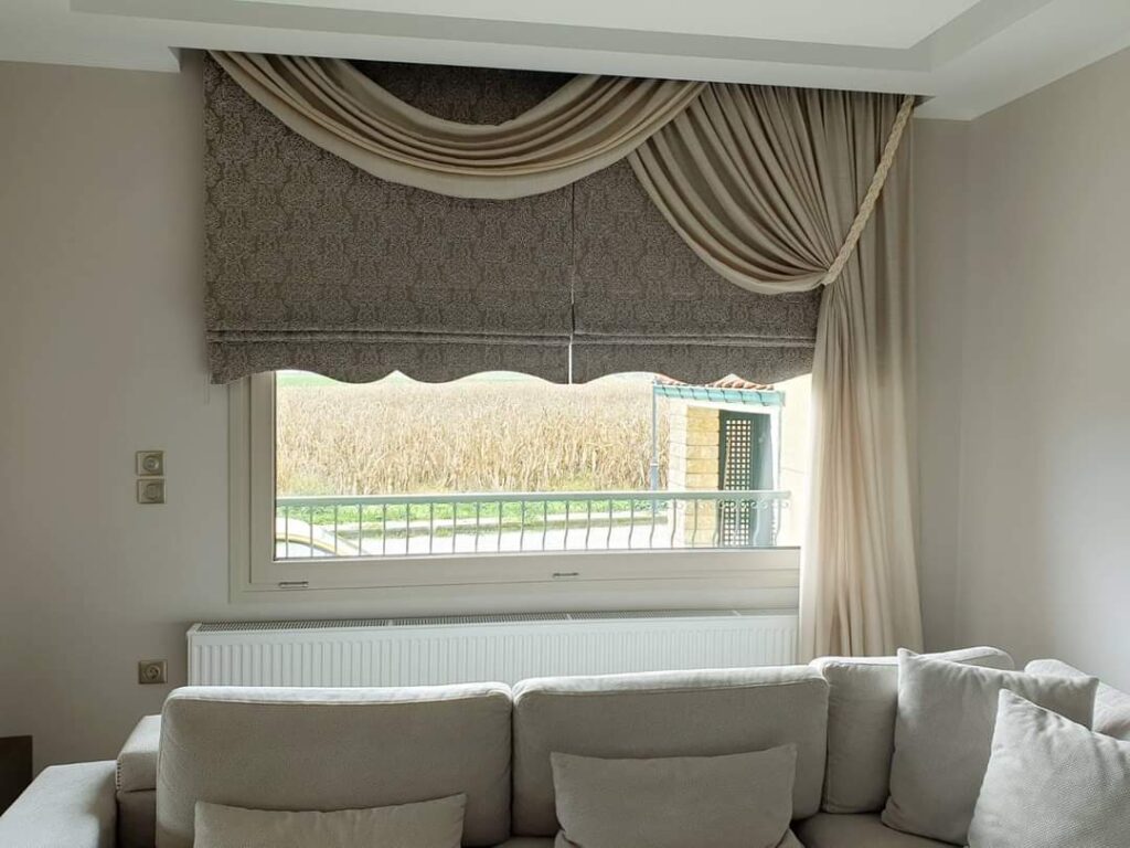 πακέτο-roman-τοποθετημένο-σε-παράθυρο