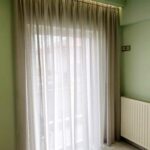 κουρτίνες-γάζα-τοποθετημένες-σε-δωμάτιο
