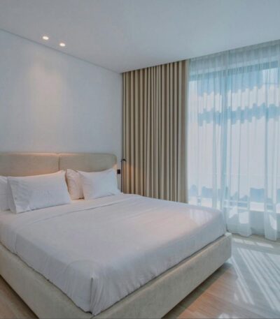 Blackout-κουρτίνα-ξενοδοχείου-σε-δωμάτιο-ξενοδοχείου