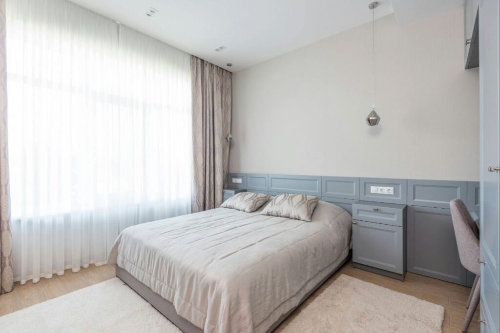 κουρτίνες-σε-airbnb-δωμάτίο