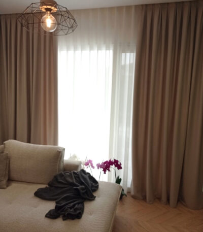 κουρτίνες-για-σαλόνι-ραμμενη-και-τοποθετημένη-από-το-nani-nani-home