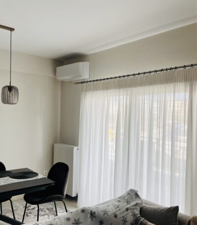 ραφή-κουρτίνας-συνεχόμενη-πιέτα-σε-σαλόνι-τοποθετημένη-από-το-nani-nani-home