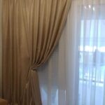 ραφή-τρίπιετο-σε-παράθυρο-μαζί-με-ριντό