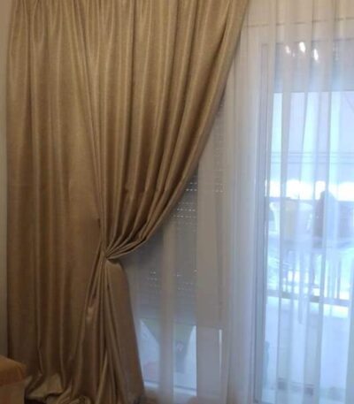 ραφή-τρίπιετο-σε-παράθυρο-μαζί-με-ριντό